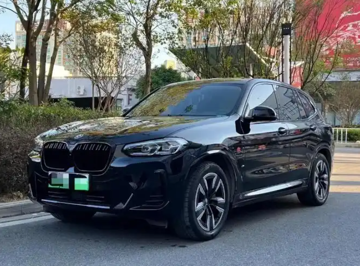 全新BMW iX3亮相慕尼黑车展,是电动时代自我革命还是妥协