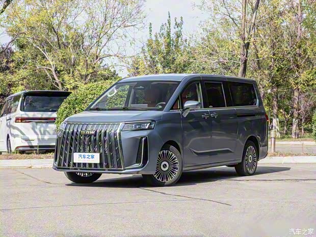 燃油/纯电/增程多动力可选 预售价16.98万起 锐胜M8开启预售